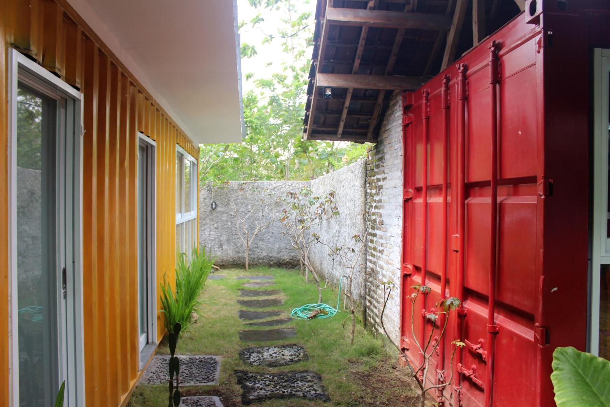 Kubu Container Hotel Uluwatu  Exterior photo