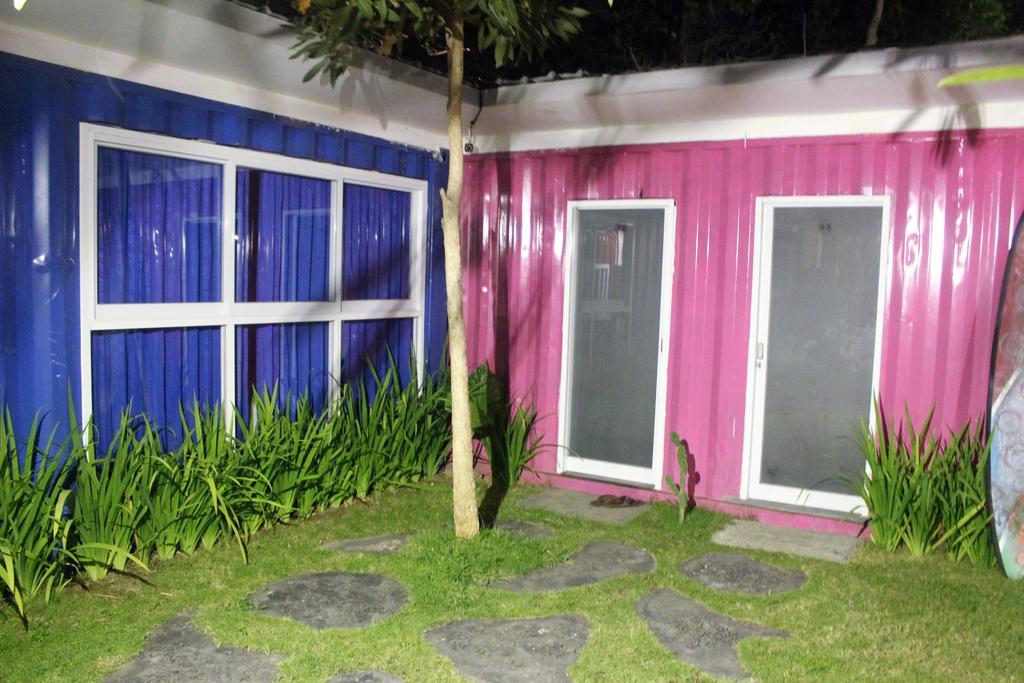 Kubu Container Hotel Uluwatu  Exterior photo